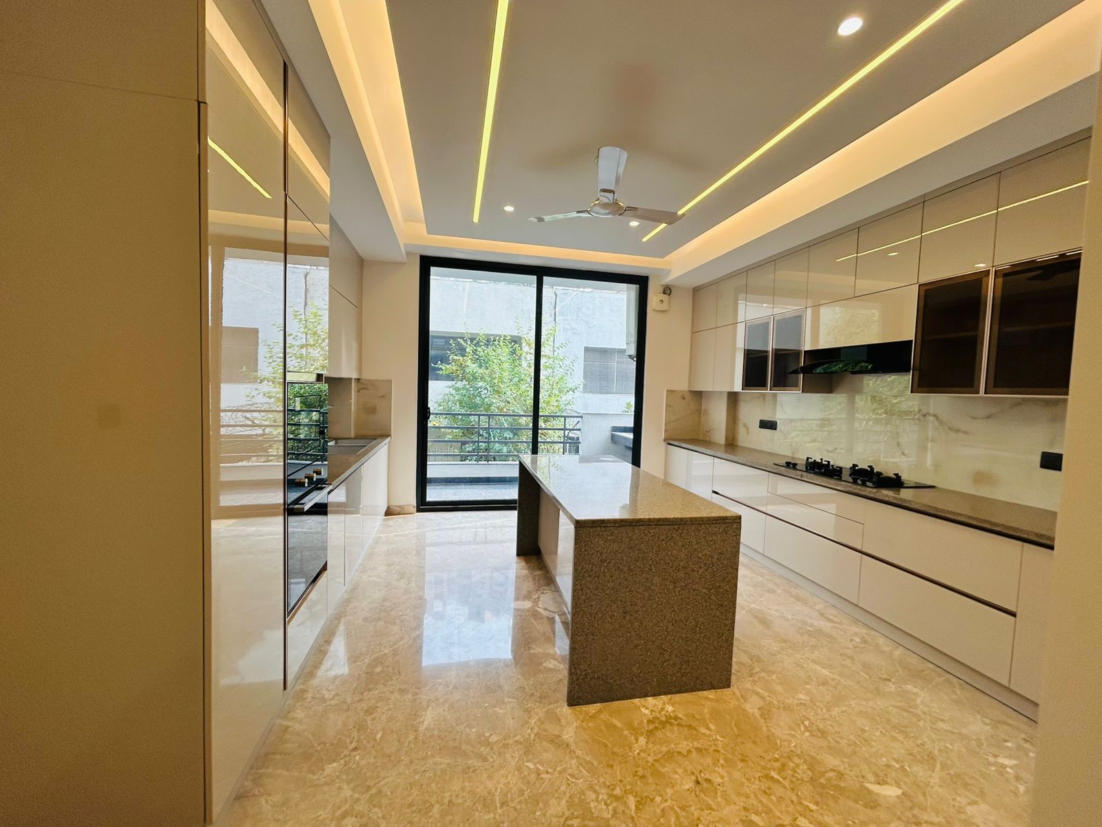 Spring Elmas Clubhouse