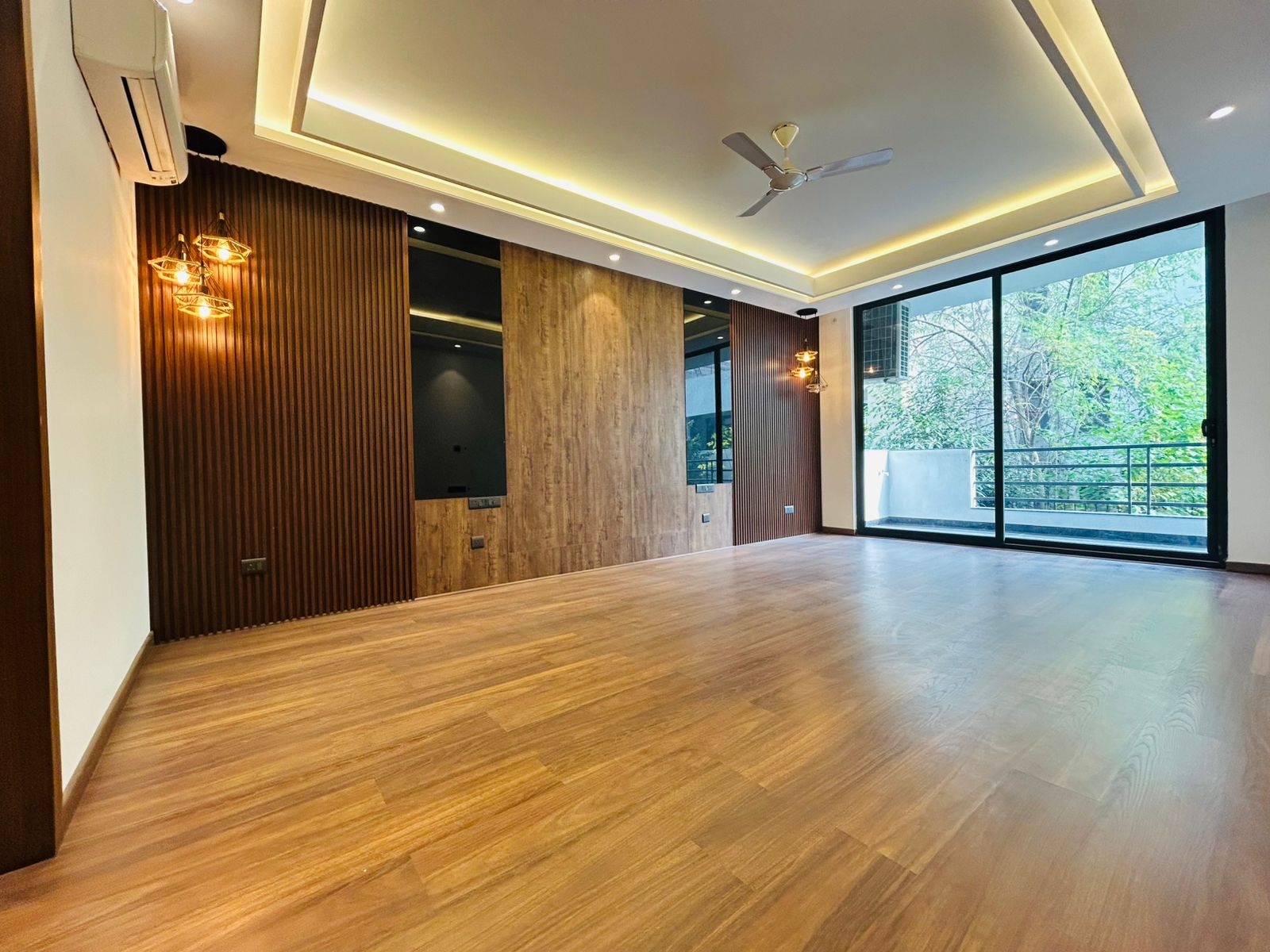 Spring Elmas Gymnasium