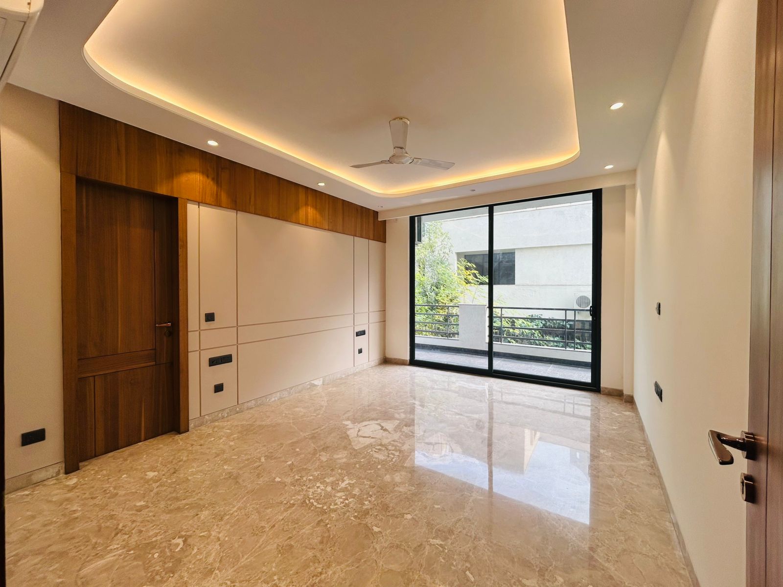 Spring Elmas Jogging Track