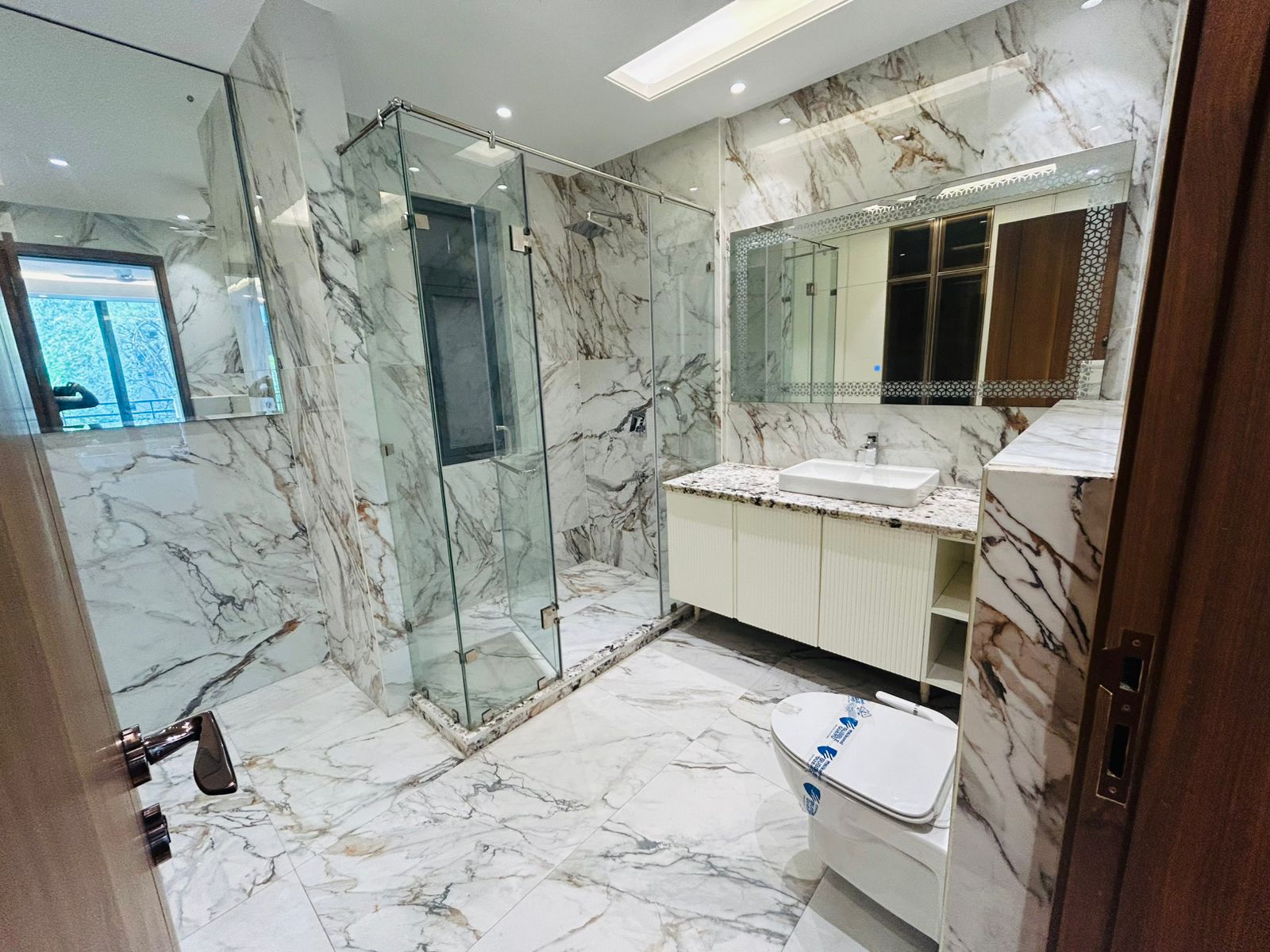 Spring Elmas Clubhouse