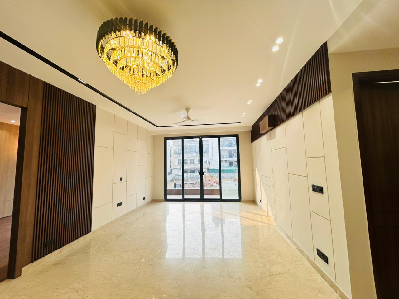 Spring Elmas Swimming Pool